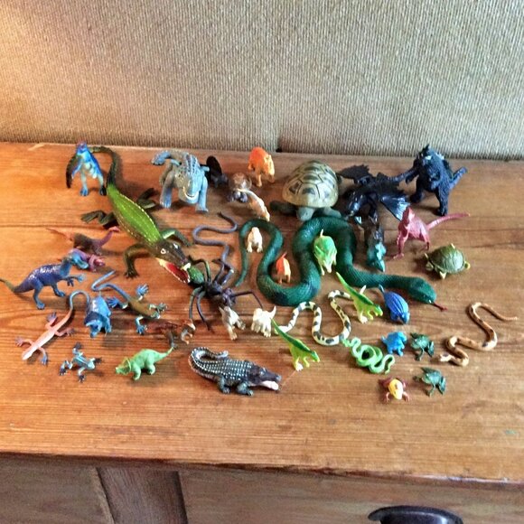 Assorted Lot of Plastic Dinosaurs and Reptiles - Toy Figures for Kids or Collect - Picture 1 of 7